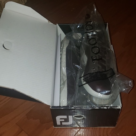 Footjoy Leather Contour Casual Lace Up Sneaker
Men's Size 10 NWB - Picture 5 of 7